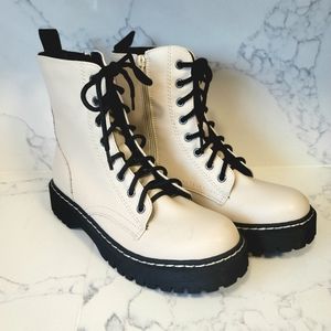8.5 Sincerely Jules cream combat boots